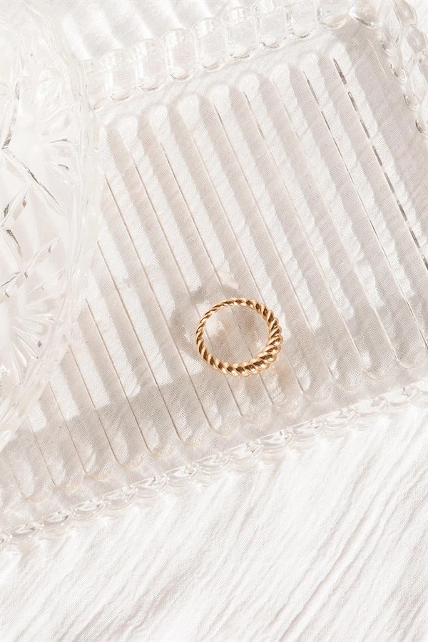 18K Twirl Ring