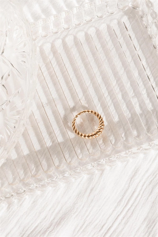 18K Twirl Ring