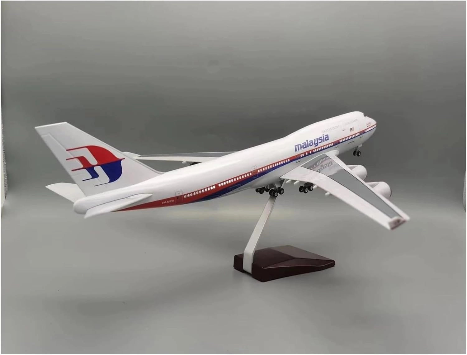 1/157 Scale for B747 Malaysia Model Plane 747 Aircraft Model Airplanes Miniature Plane W Light and Wheel for Collection(No loght)