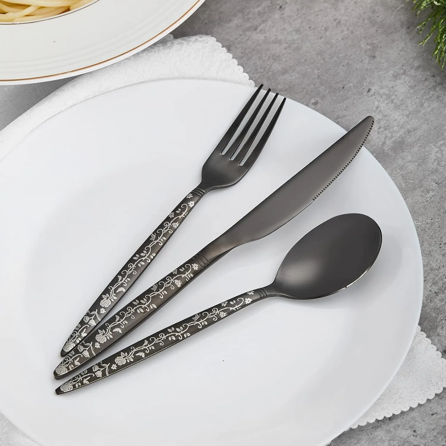24-Piece Black Silverware Set, Flower Pattern Fancy Knife, Spoons and Forks, Stainless Steel Flatware Cutlery, Serving Utensil Set With Steak Knives, Forks and Spoons