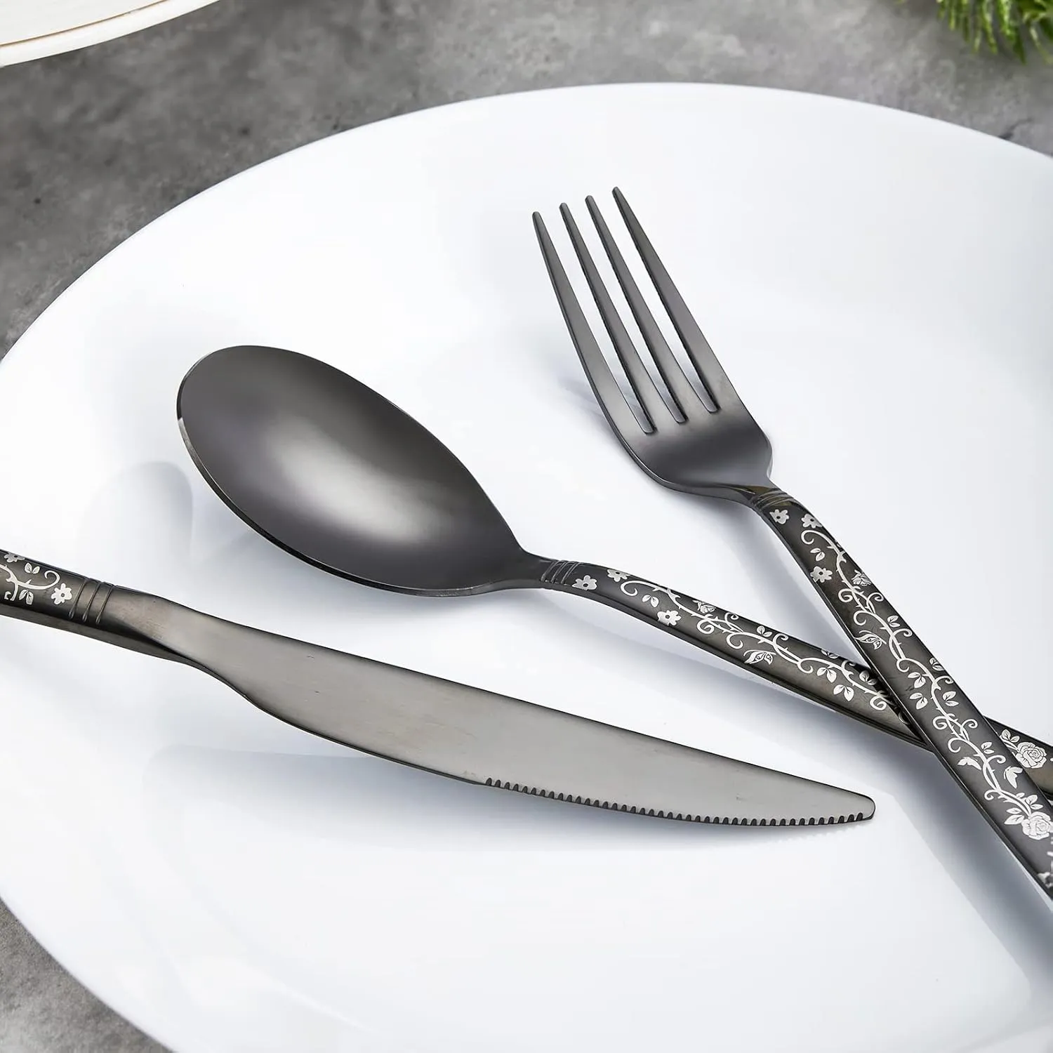 24-Piece Black Silverware Set, Flower Pattern Fancy Knife, Spoons and Forks, Stainless Steel Flatware Cutlery, Serving Utensil Set With Steak Knives, Forks and Spoons
