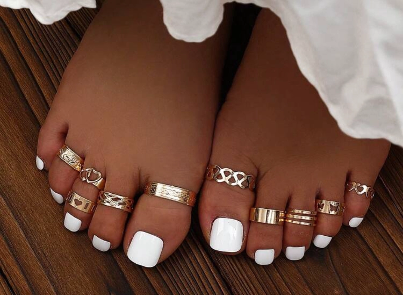 “10 Cute Toe Rings”