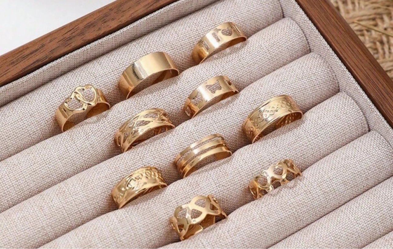 “10 Cute Toe Rings”