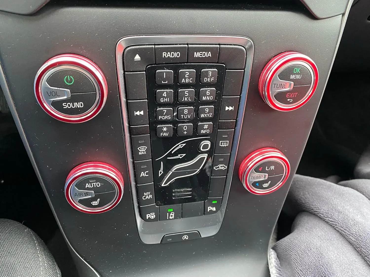 Car Air Conditioning Heat Control Switch Rotary Knob Button Ring Cover Fit for Volvo S60 V60 XC60 S60 V40 (Red 4pcs)