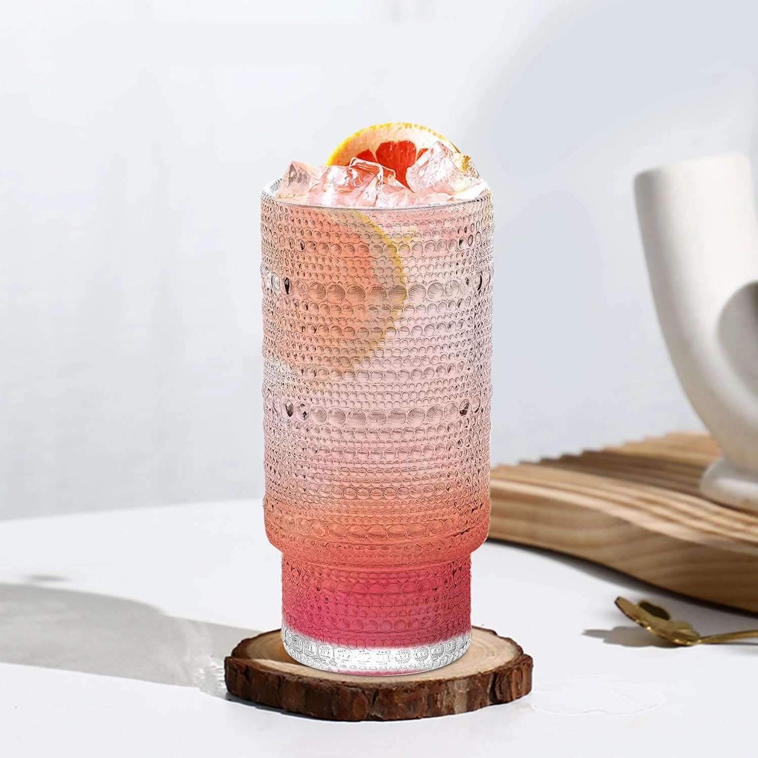 Glass Cups with Lids and Straws Embossed Set of 2, 16 oz Non-Slip Glasses Drinking Set with Leak-Proof Lids, Iced Coffee Cups, Vintage Tea cup, Ideal for Cocktail, Whiskey(4PACK)