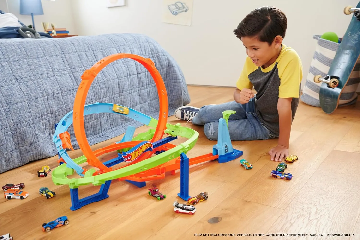 Hot Wheels Toy Car Track Set, Action Loop Cyclone Challenge Track Set, 2 Ways to Play & Easy Storage, with 1:64 Scale Toy Car (Amazon Exclusive)