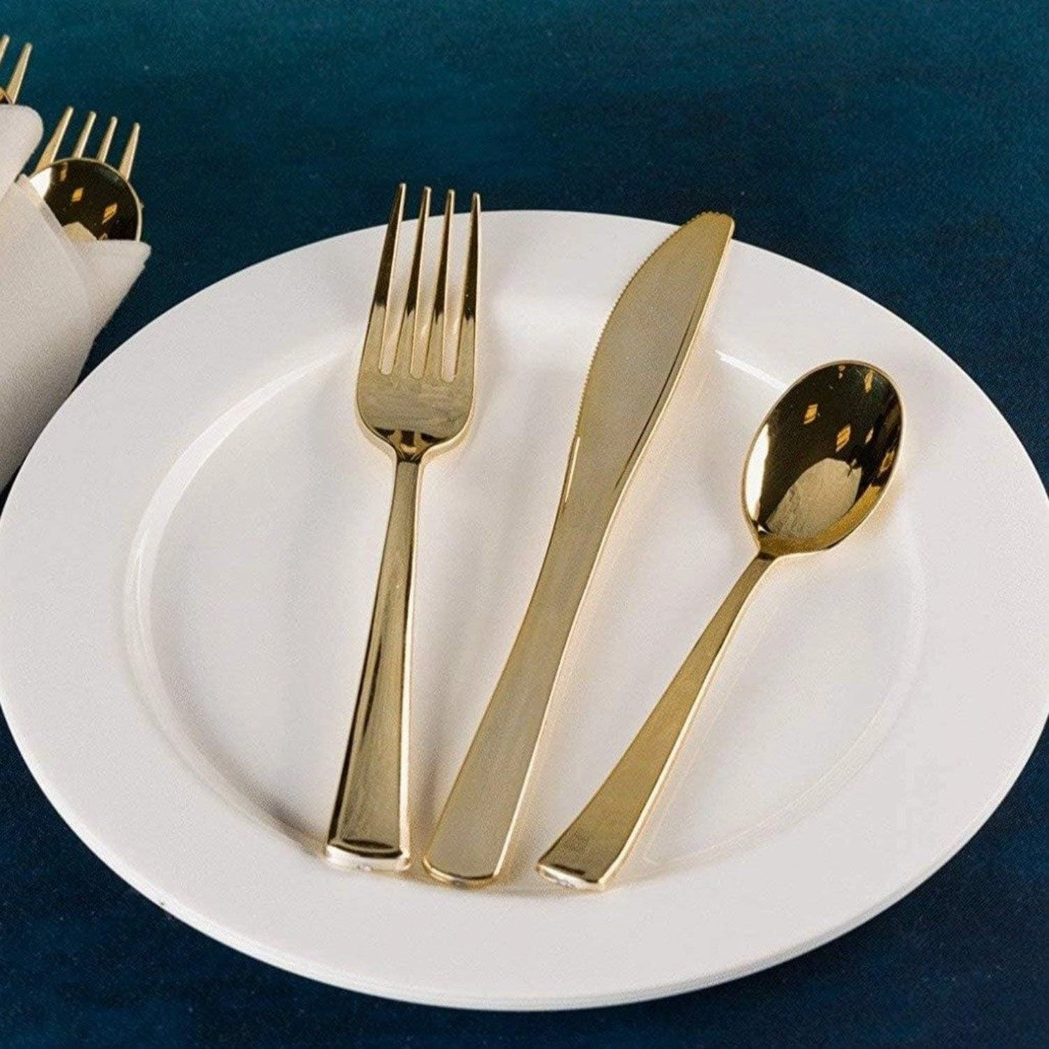 Lillian Tablesettings Premium Quality Heavyweight Plastic Plates China Like. Wedding and Party Dinnerware Plastic Plates 6.25 inc White/Pearl-Value Pack 40 Count