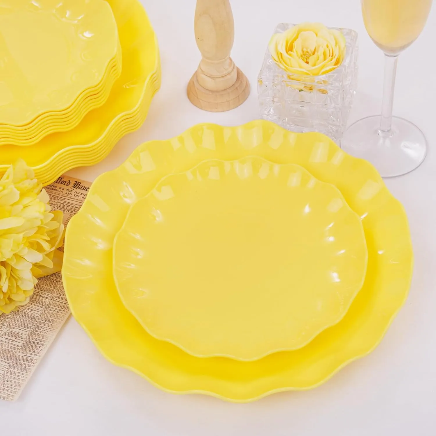 LIYH 24pcs Yellow Plastic Plates Reusable,Unbreakable Dinner Plates,Salad Plate,Microwave & Dishwasher Safe,Plate Sets Perfect for Parties,Birthday,Picnics(12guests)