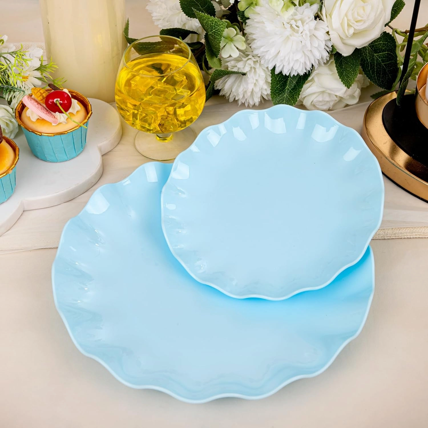 LIYH 24 Pcs Blue Plastic Plates Reusable - Unbreakable Light Blue Scalloped Plates, Dishwasher Safe Camping Plate for Parties, Birthday, Picnics, BPA Free (12Guests)