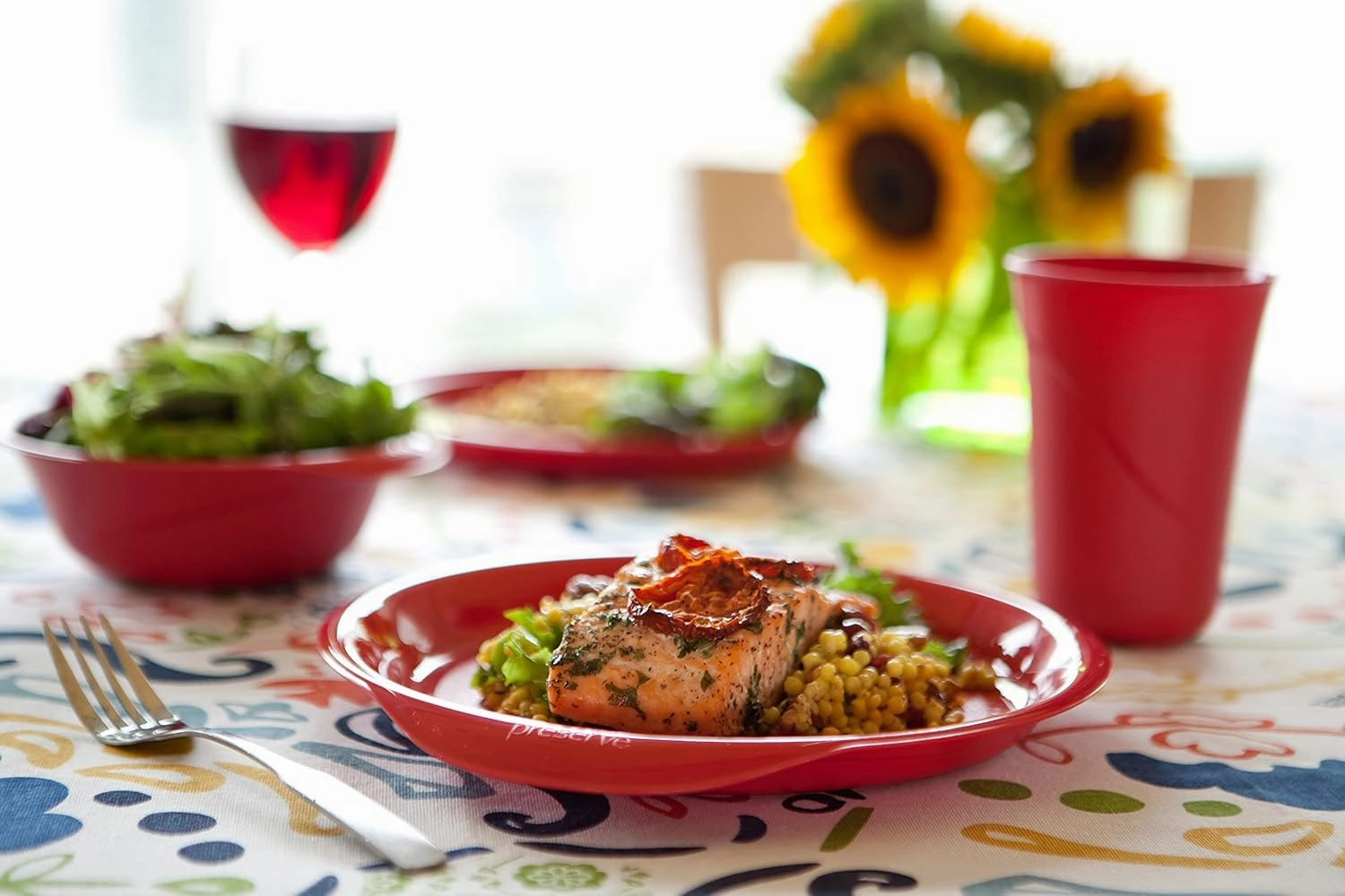 Preserve Reusable BPA Free Everyday Tableware Set Made from Recycled Plastic: 4 Plates, 4 Bowls, 4 Cups, Pepper Red