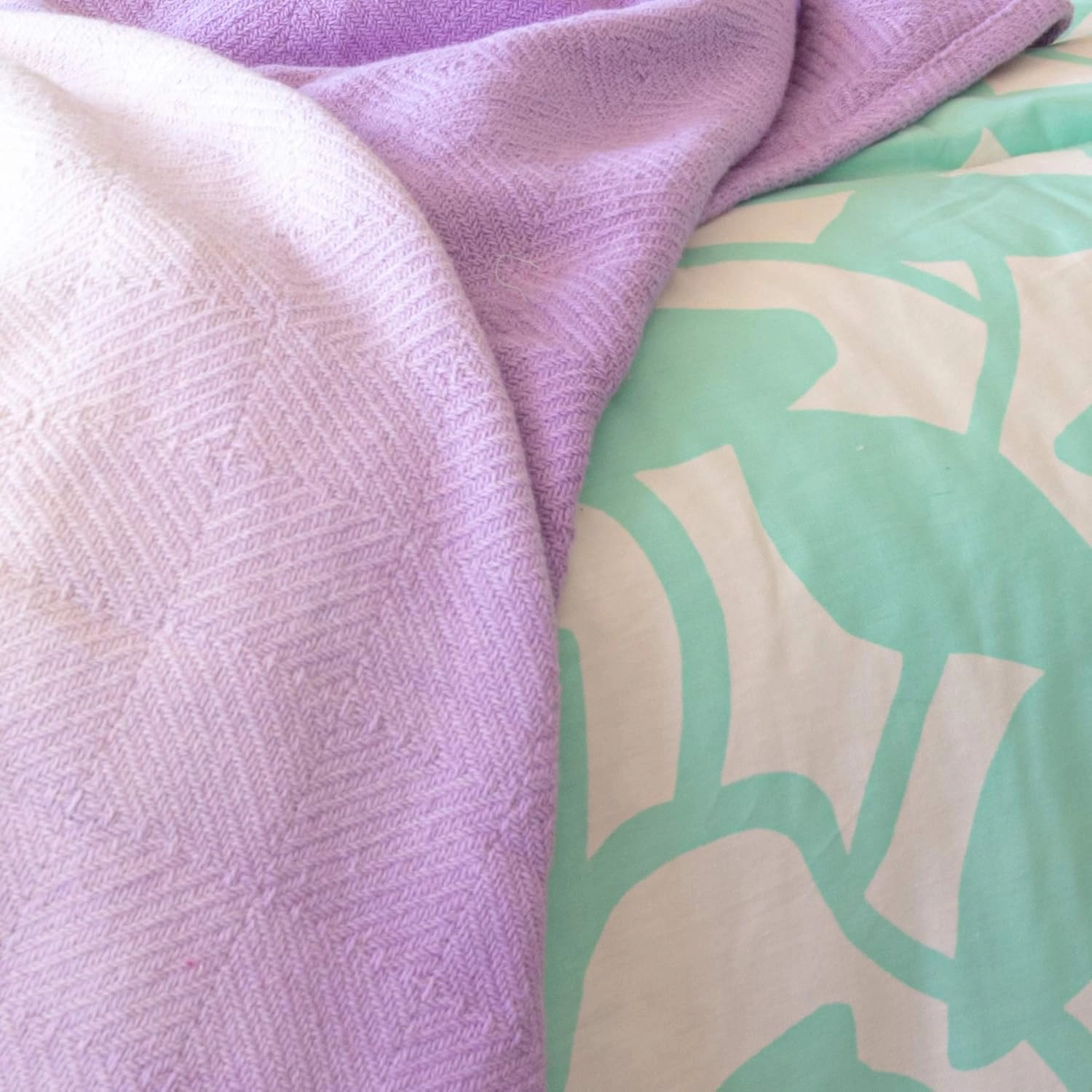 Refinery29 |Hayden Bedding Collection | Luxury Reversible Ultra Soft Comforter, All Season Premium 4 Piece Set, Modern Leaf Design for Home Décor (Full/Queen, Aqua)