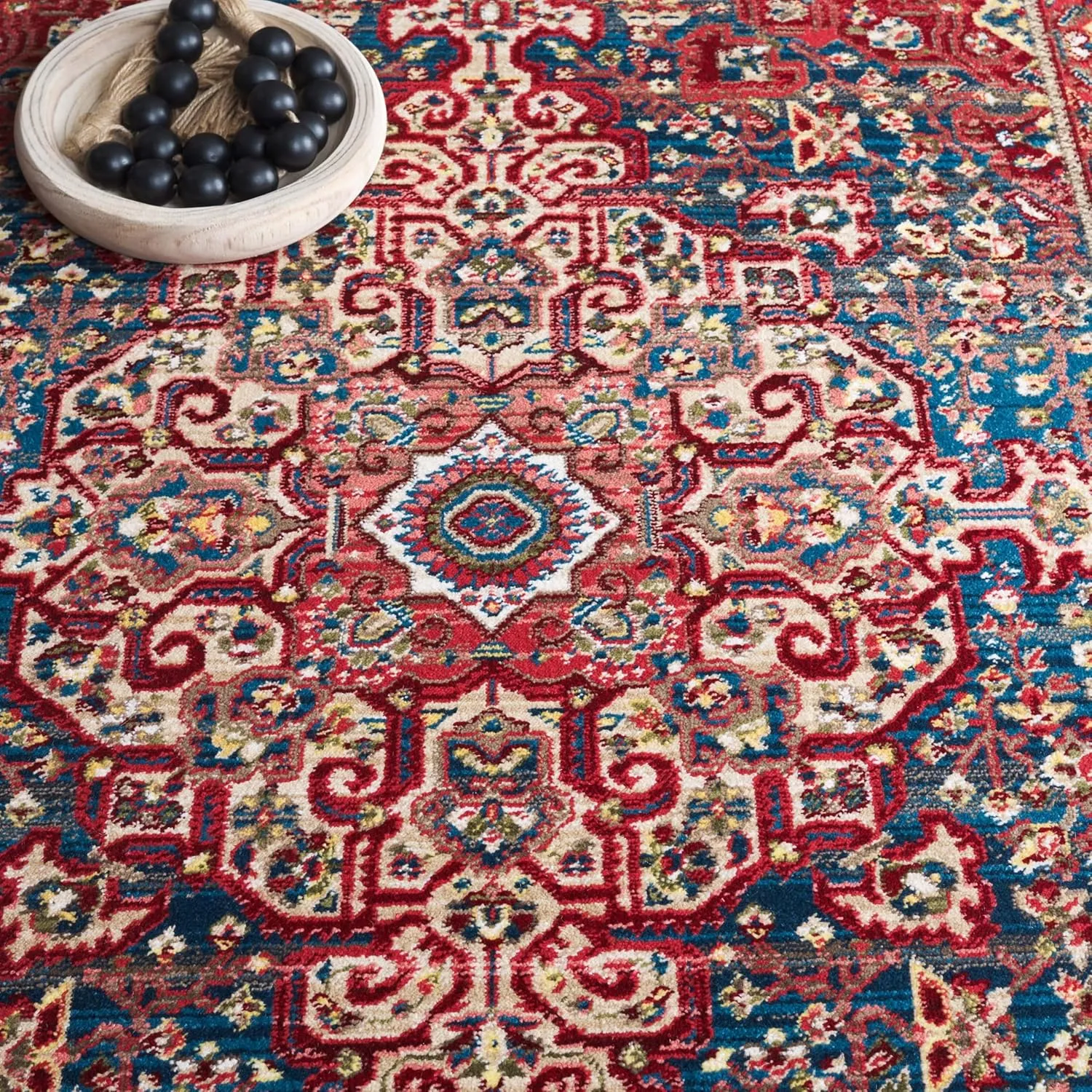 SAFAVIEH Kashan Collection Area Rug - 2'6" x 4', Blue & Red, Traditional Oriental Design, Non-Shedding & Easy Care, Ideal for High Traffic Areas in Living Room, Bedroom, Dining (KSN305A-24)