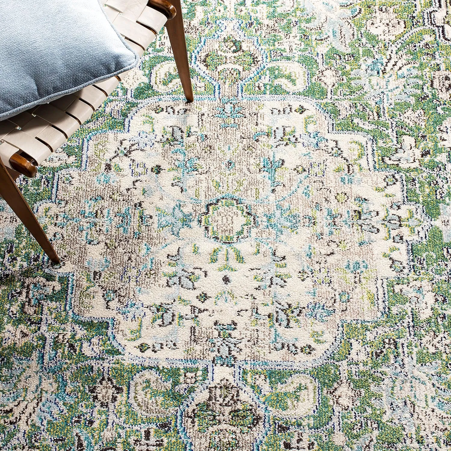 SAFAVIEH Madison Collection Area Rug - 6' x 9', Green & Turquoise, Boho Chic Medallion Distressed Design, Non-Shedding & Easy Care, Ideal for High Traffic Areas in Living Room, Bedroom (MAD447Y)