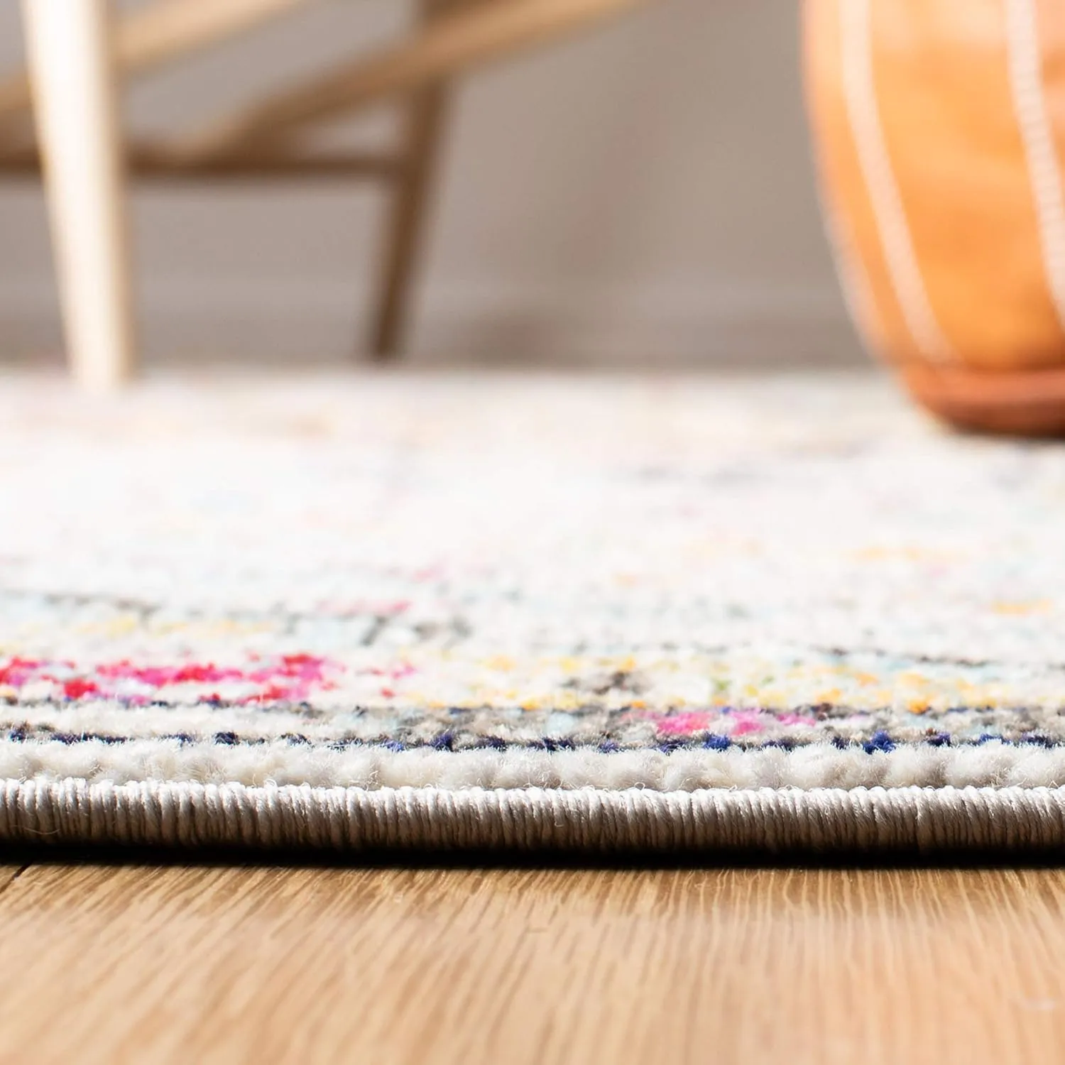 SAFAVIEH Madison Collection Area Rug - 6' x 9', Grey & Gold, Boho Chic Medallion Distressed Design, Non-Shedding & Easy Care, Ideal for High Traffic Areas in Living Room, Bedroom (MAD447G)