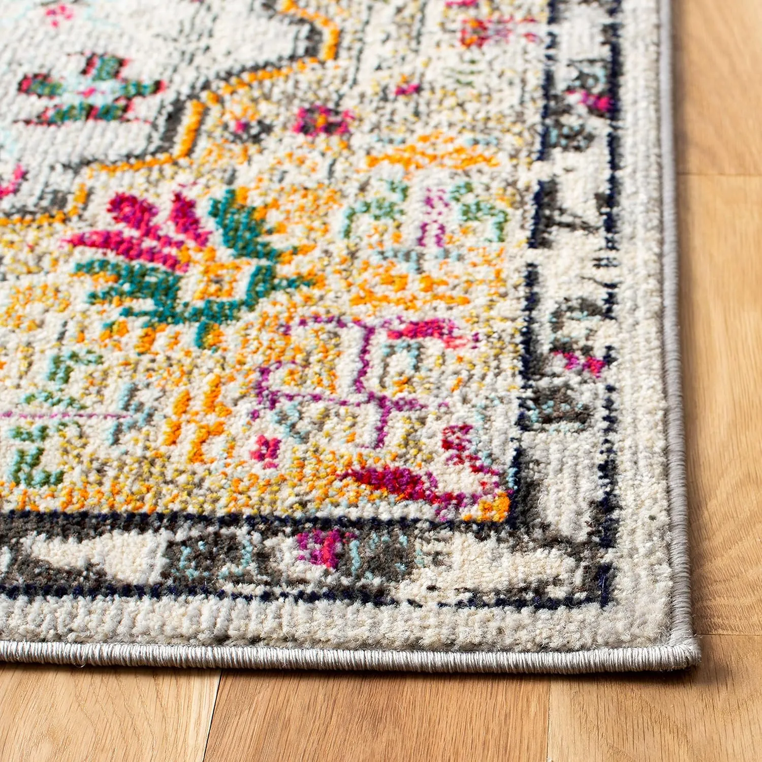 SAFAVIEH Madison Collection Area Rug - 6' x 9', Grey & Gold, Boho Chic Medallion Distressed Design, Non-Shedding & Easy Care, Ideal for High Traffic Areas in Living Room, Bedroom (MAD447G)