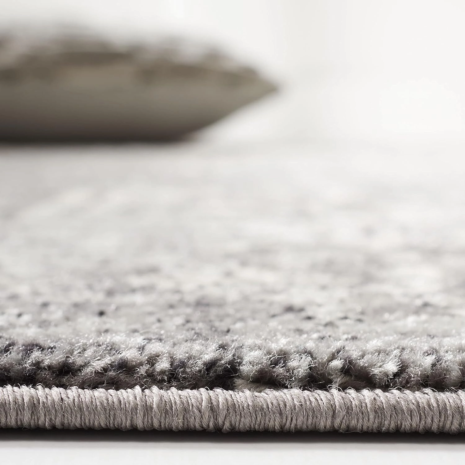 SAFAVIEH Area Rug 8x10 - Evoke Collection - Large - Grey & Ivory, Oriental Distressed Design, Non-Shedding & Easy Cleaning, Ideal for Living Room, Bedroom, Office, Dining Space (EVK256D)