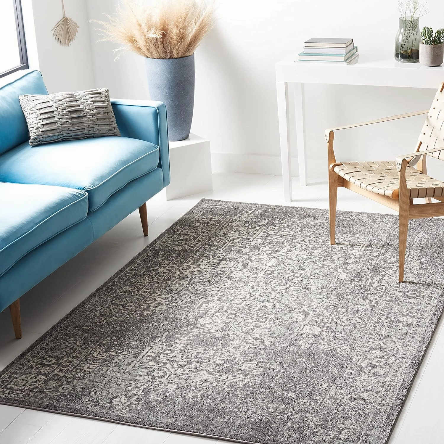 SAFAVIEH Area Rug 8x10 - Evoke Collection - Large - Grey & Ivory, Oriental Distressed Design, Non-Shedding & Easy Cleaning, Ideal for Living Room, Bedroom, Office, Dining Space (EVK256D)