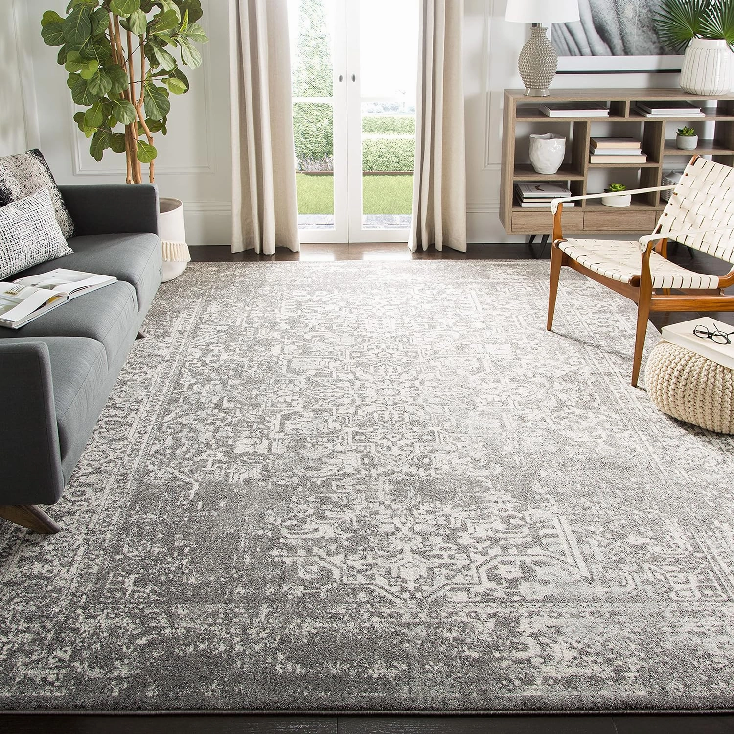 SAFAVIEH Area Rug 8x10 - Evoke Collection - Large - Grey & Ivory, Oriental Distressed Design, Non-Shedding & Easy Cleaning, Ideal for Living Room, Bedroom, Office, Dining Space (EVK256D)