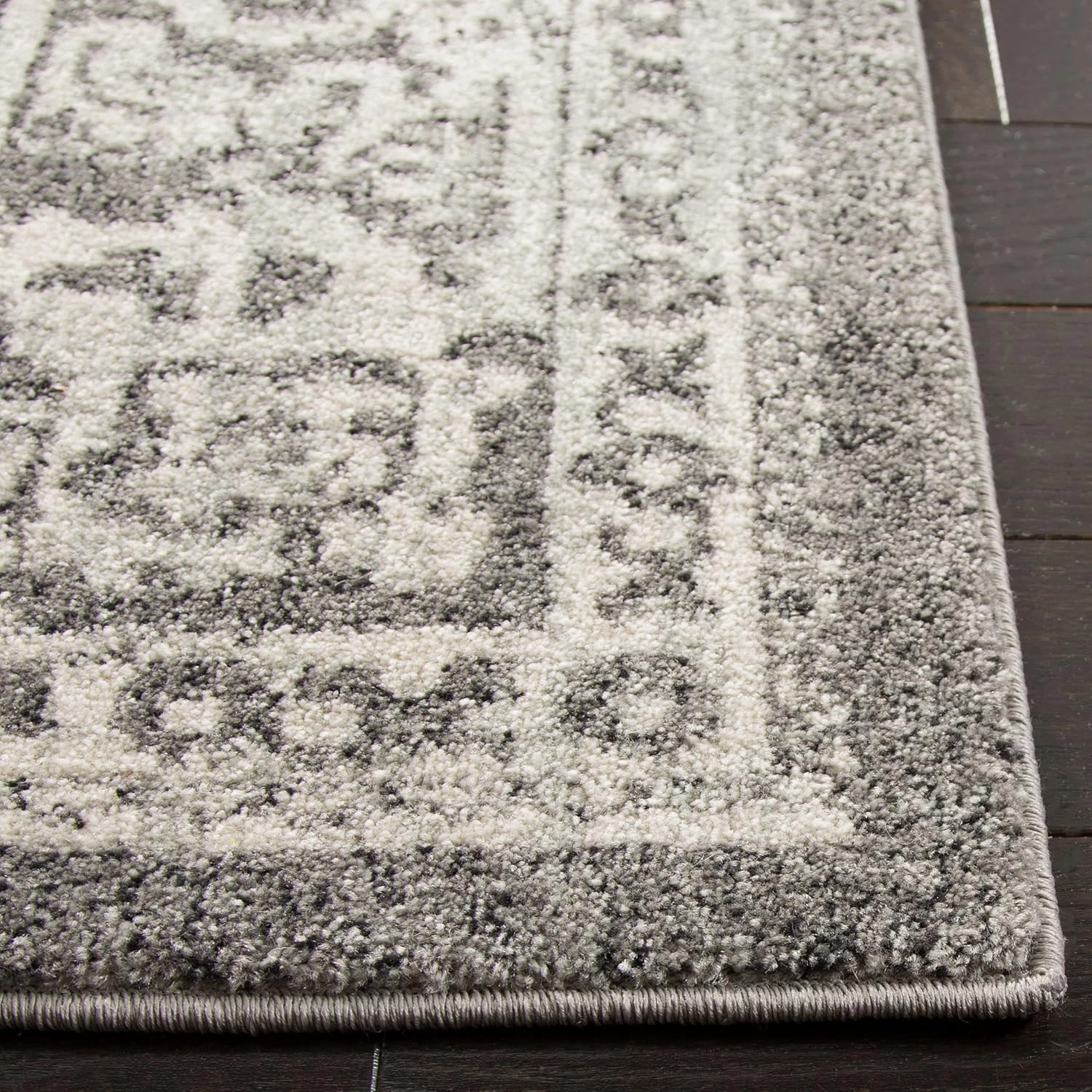 SAFAVIEH Area Rug 8x10 - Evoke Collection - Large - Grey & Ivory, Oriental Distressed Design, Non-Shedding & Easy Cleaning, Ideal for Living Room, Bedroom, Office, Dining Space (EVK256D)