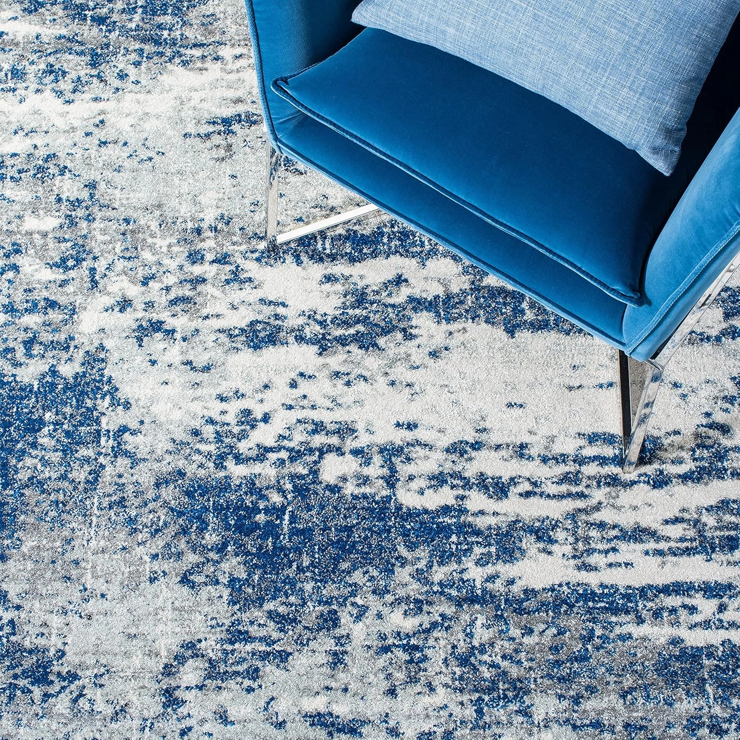 SAFAVIEH Evoke Collection Area Rug - 9' x 12', Dark Blue & Grey, Modern Abstract Design, Non-Shedding & Easy Care, Ideal for High Traffic Areas in Living Room, Bedroom (EVK272L)