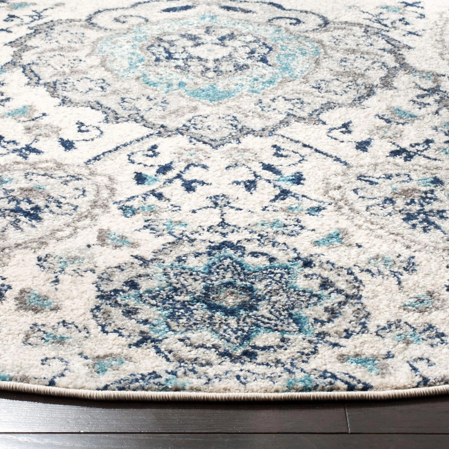 SAFAVIEH Madison Collection Area Rug - 9' Round, Cream & Light Grey, Boho Chic Glam Paisley Design, Non-Shedding & Easy Care, Ideal for High Traffic Areas in Living Room, Bedroom (MAD600C)