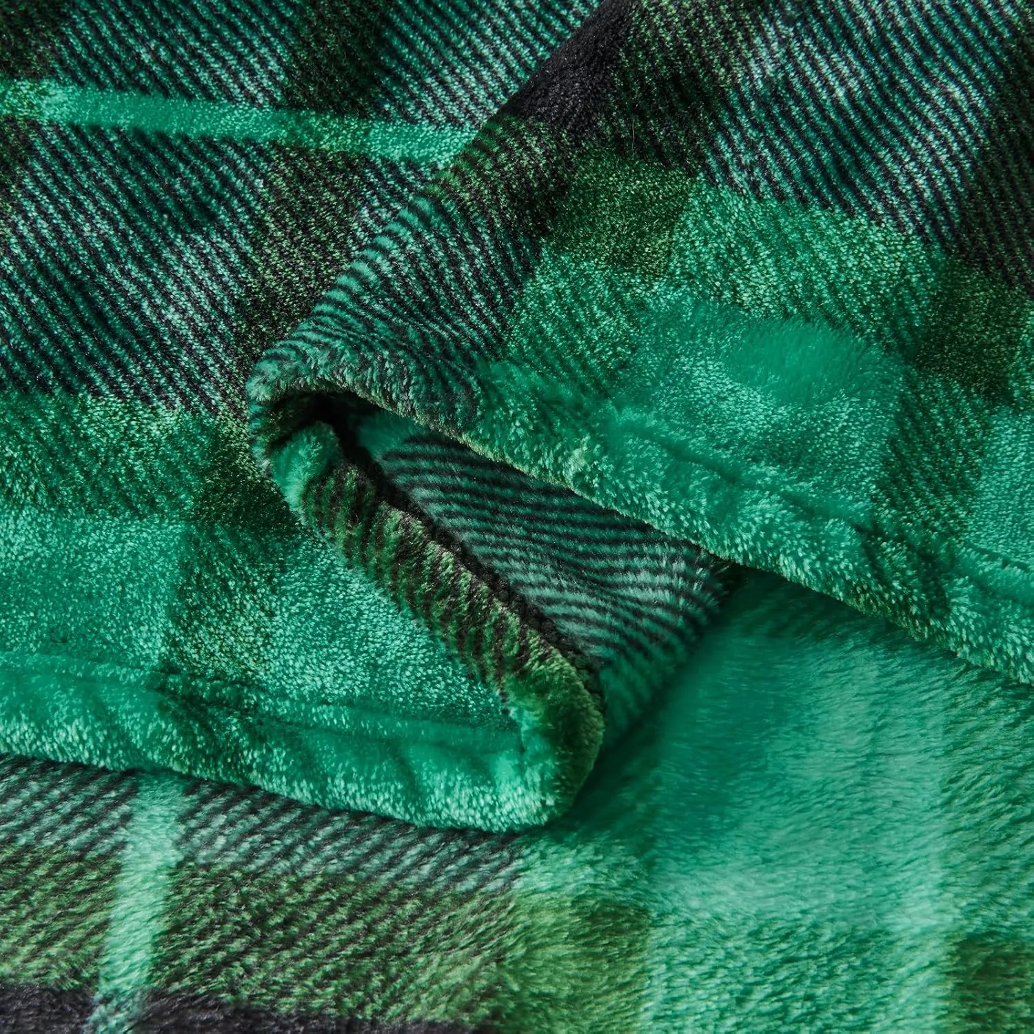 SOCHOW Flannel Fleece Throw Blanket 50 x 60 Inches, All Season Plaid Green Blanket for Bed, Couch, Car