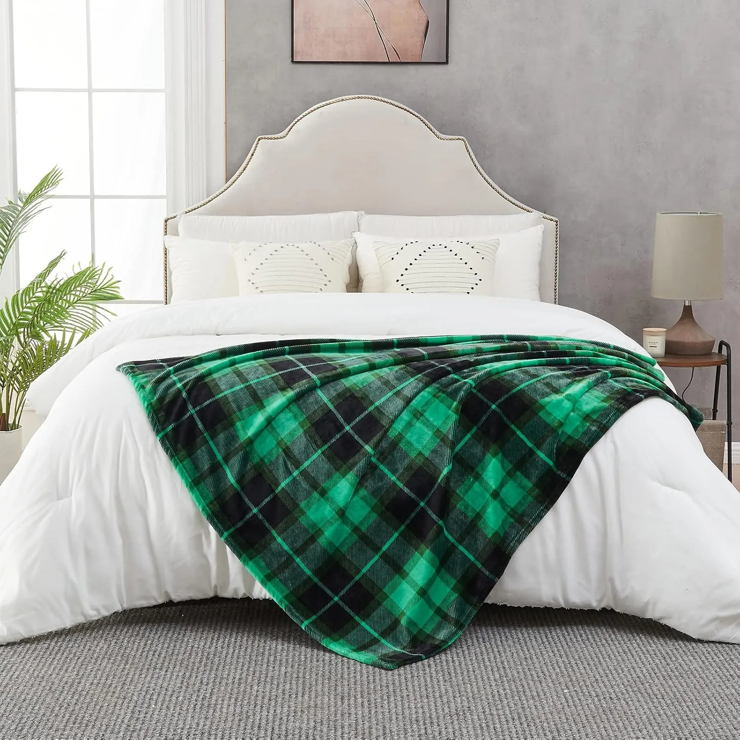 SOCHOW Flannel Fleece Throw Blanket 50 x 60 Inches, All Season Plaid Green Blanket for Bed, Couch, Car