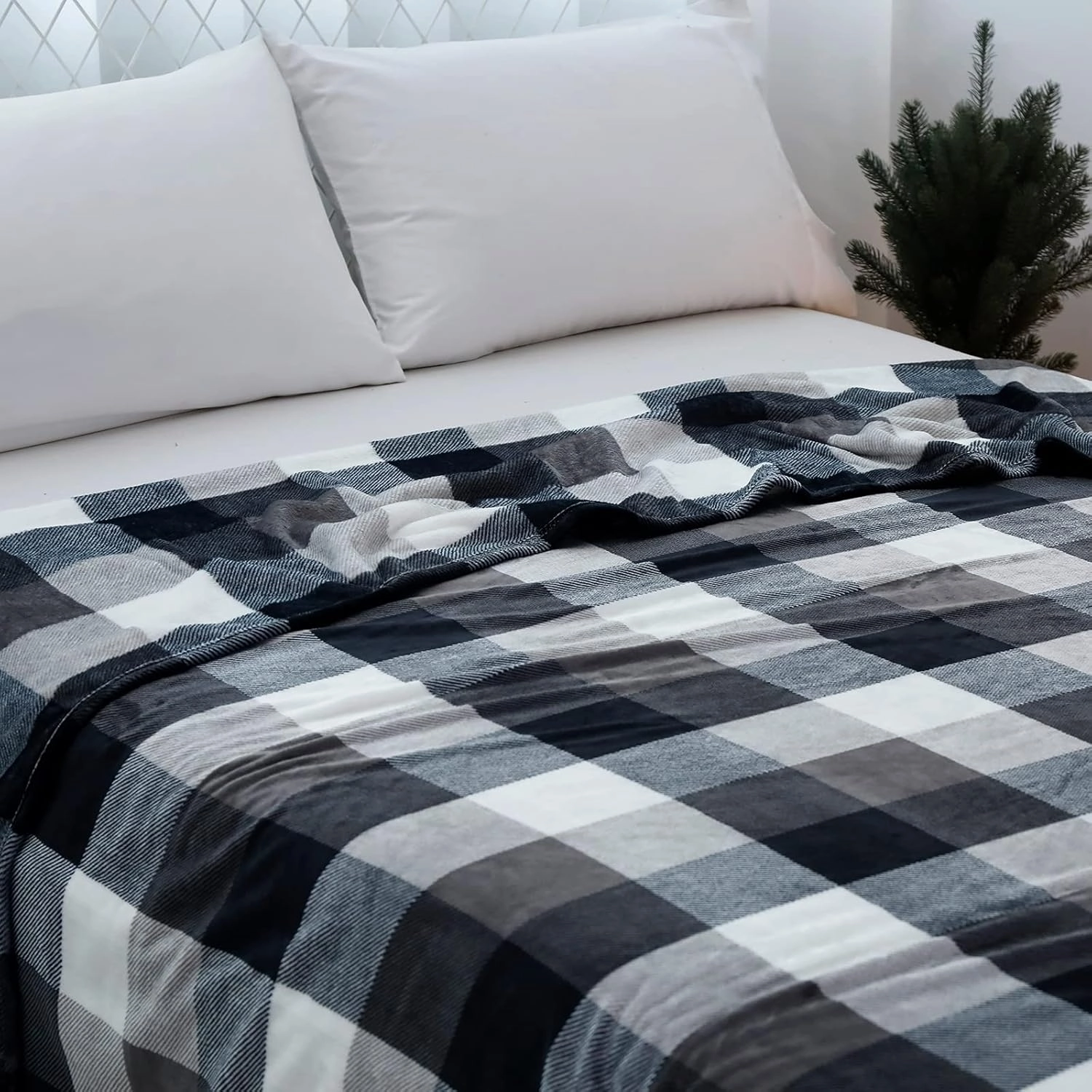 SOCHOW Buffalo Plaid Flannel Fleece Throw Blanket 50 x 60 Inches, Soft Lightweight Cozy All Season Black/White Checkered Blanket for Bed, Couch, Car