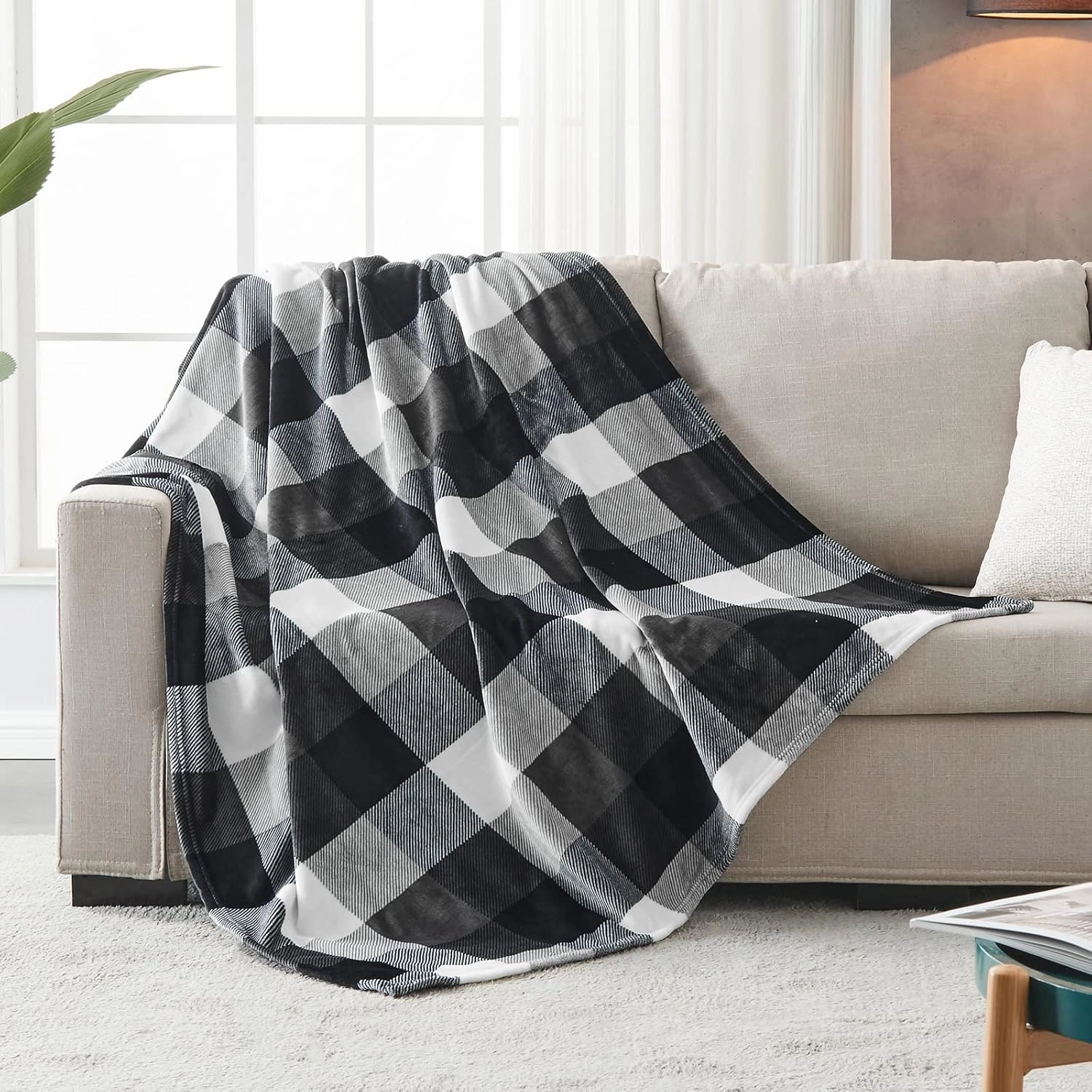 SOCHOW Buffalo Plaid Flannel Fleece Throw Blanket 50 x 60 Inches, Soft Lightweight Cozy All Season Black/White Checkered Blanket for Bed, Couch, Car