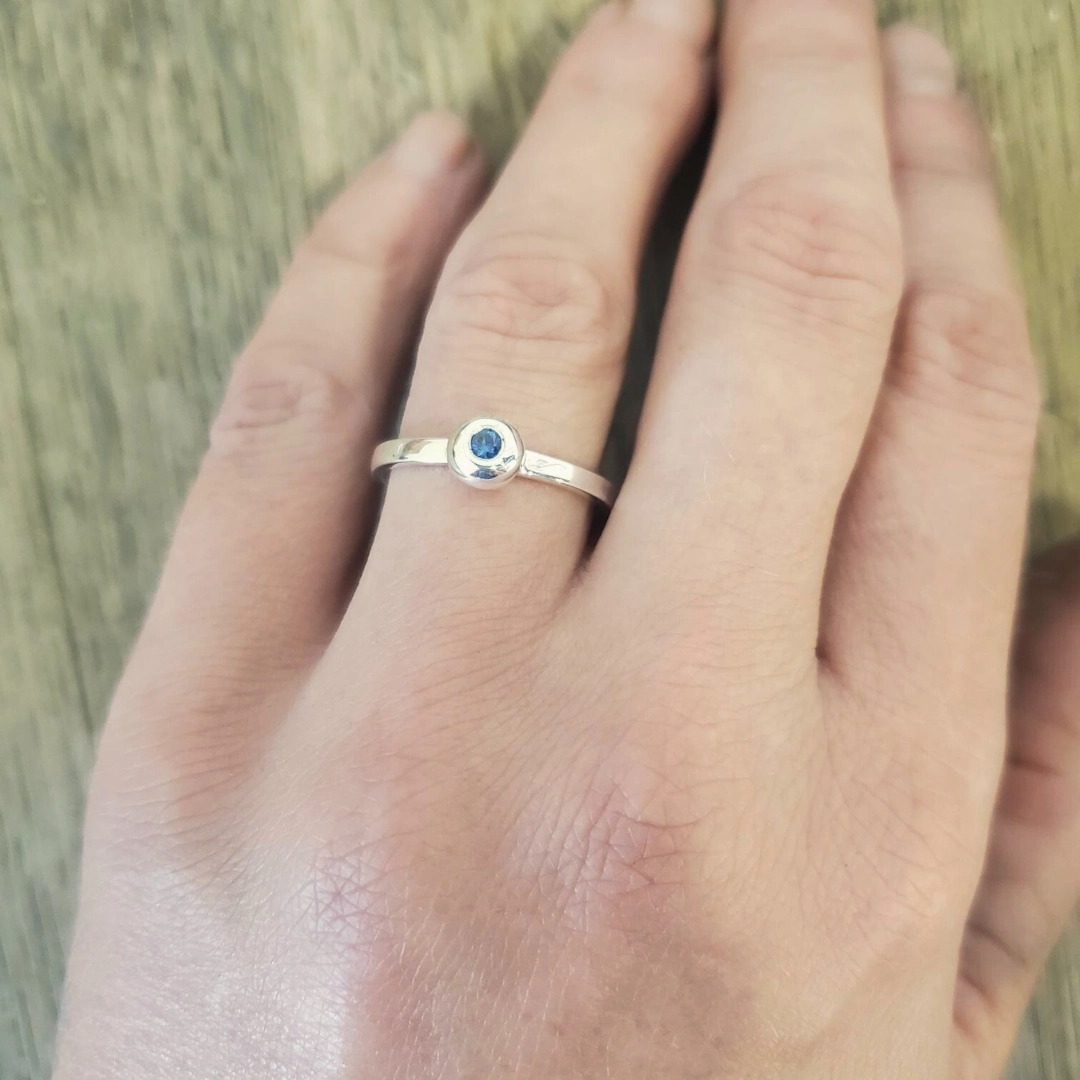 Stacking ring sapphire