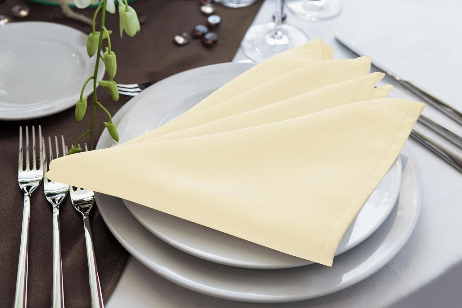 Utopia Home [24 Pack, Ivory] Cloth Napkins 17x17 Inches, 100% Polyester Hemmed Edges, Washable and Reusable Ideal for Parties, Weddings and Dinners