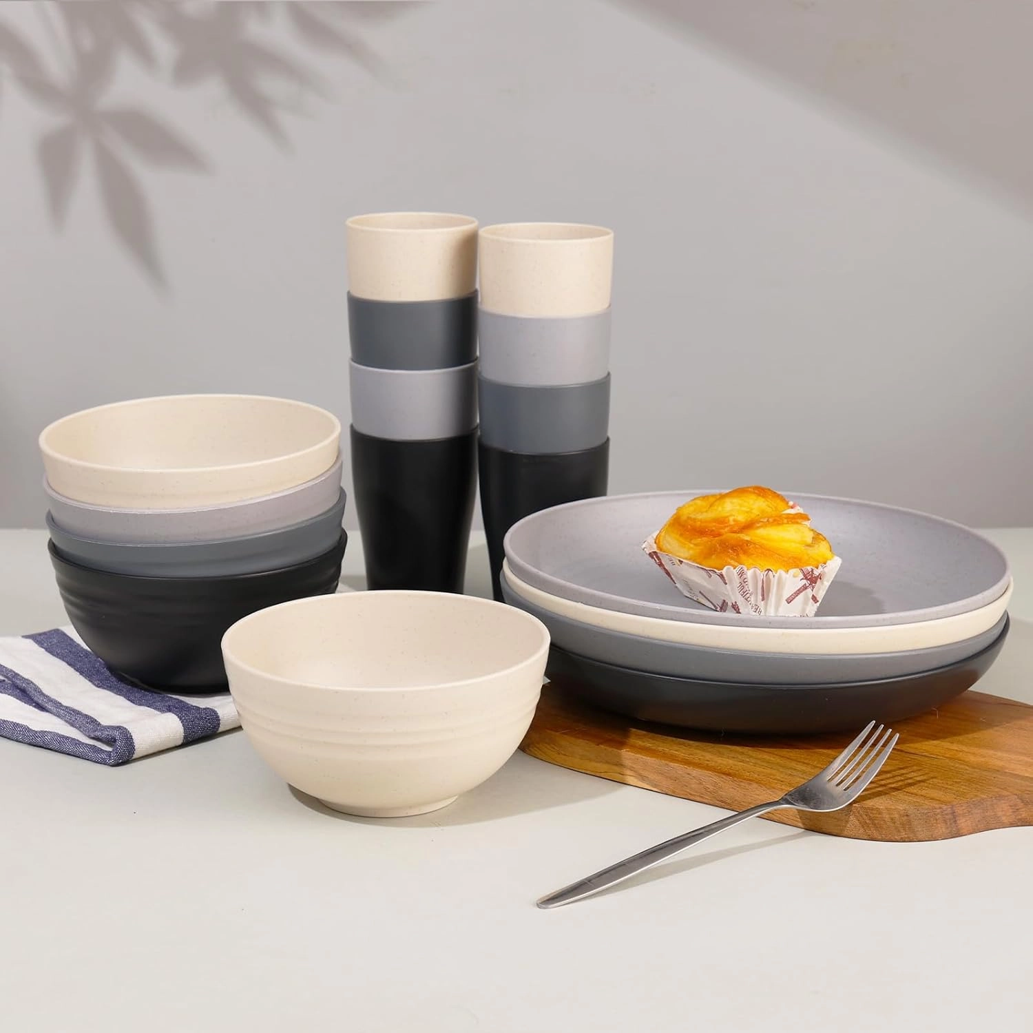 Wheat Straw Dinnerware Sets, 32Pcs Plastic Plates and Bowls Sets for 8, Unbreakable Reusable Wheat Straw Bowls Plates Cups Dishes Set, Dishwasher Microwave Safe, for RV Kitchen Camping